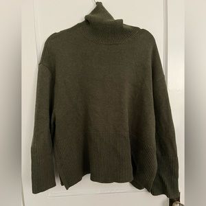 Forest green turtle neck sweater. Split hem. Size L Petite.